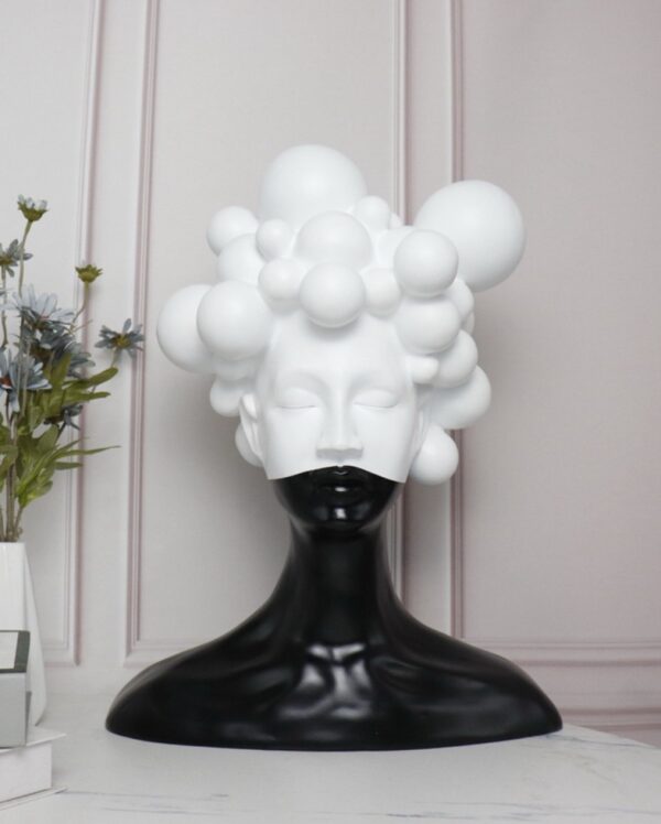 BLACK AND WHITE HEAD DECOR